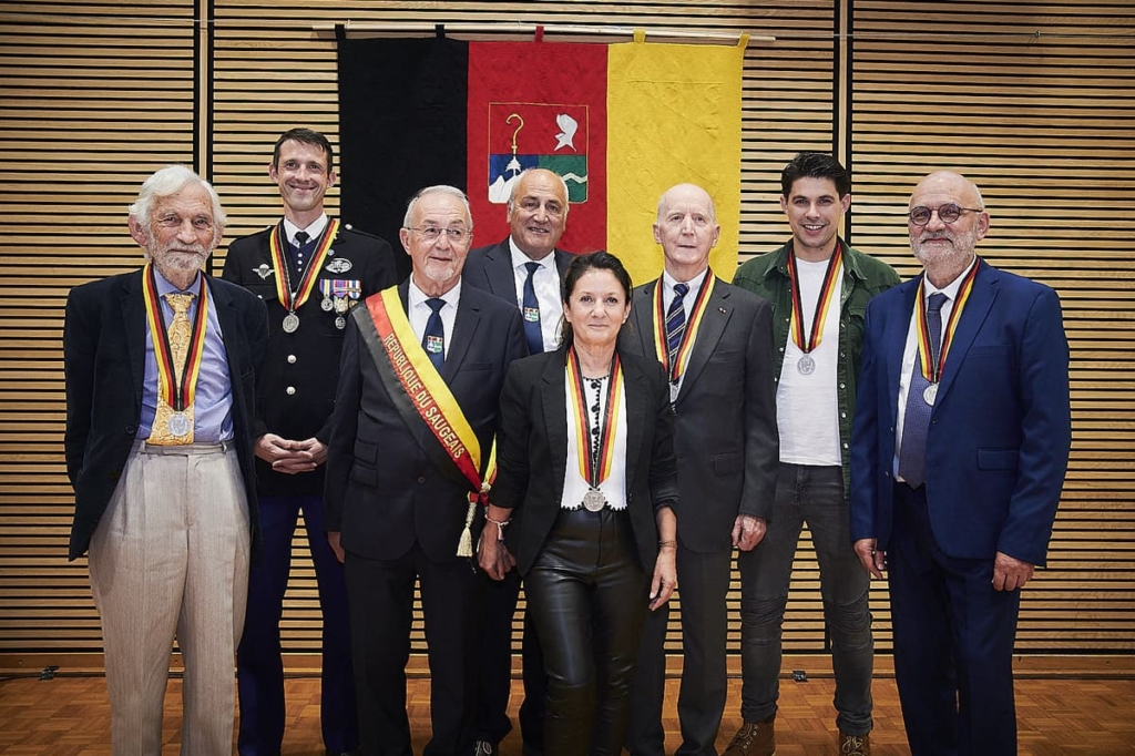 2025_Journée_Citoyens_d’Honneur_ Personnalités intronisées, le président de la République du Saugeais et le président de l'association République du Saugeais