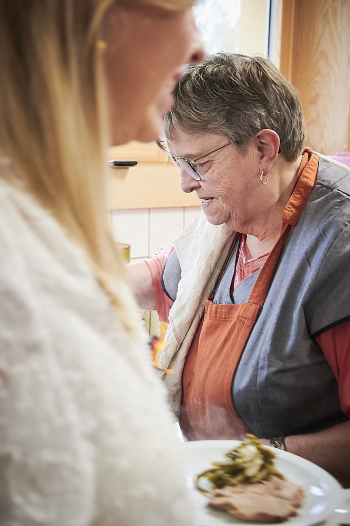 2025_Journée_Citoyens_d’Honneur_ Noëlle Magnin-Feysot, en charge du repas