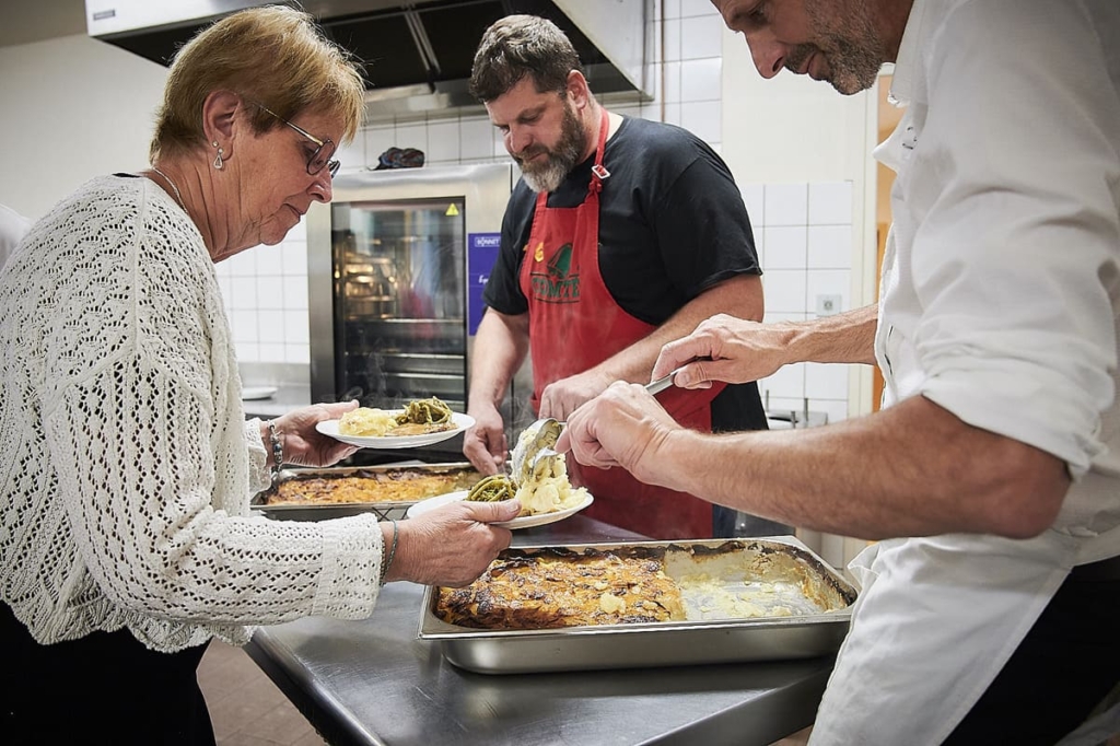 2025_Journée_Citoyens_d’Honneur_ Bénévoles en cuisine (2)