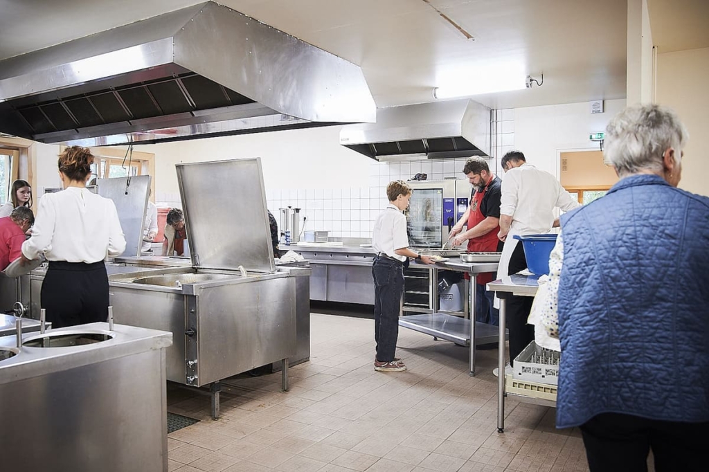 2025_Journée_Citoyens_d’Honneur_ Bénévoles en cuisine (1)