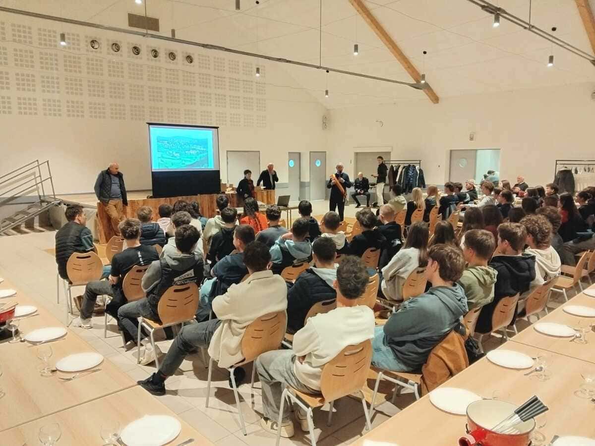 Accueil par le Président de la République du Saugeais