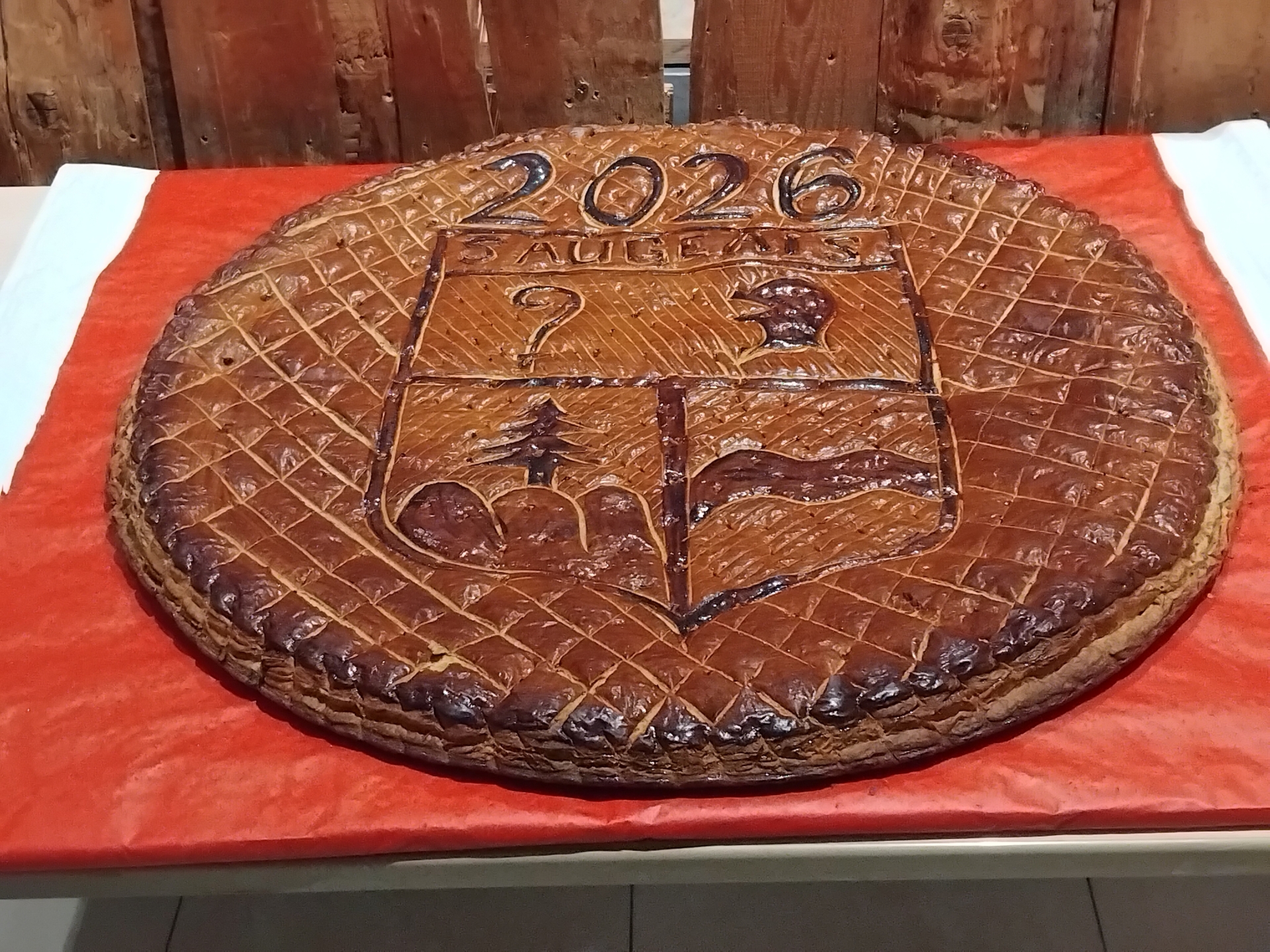 Cérémonie des vœux : galette des Rois confectionnée par Xavier Magnin-Feysot du Fournil du Saugeais à Gilley