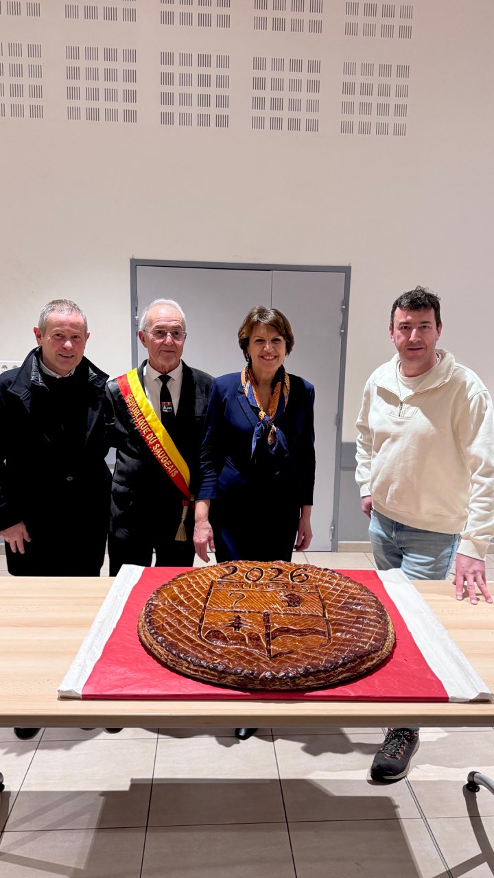Cérémonie des vœux : de gauche à droite : M. le Député Eric Liégeon, M. le Président de la République du Saugeais Simon Marguet, Madame la Ministre de l'Agriculture Annie Genevard et le pâtissier Xavier Magnin-Feysot