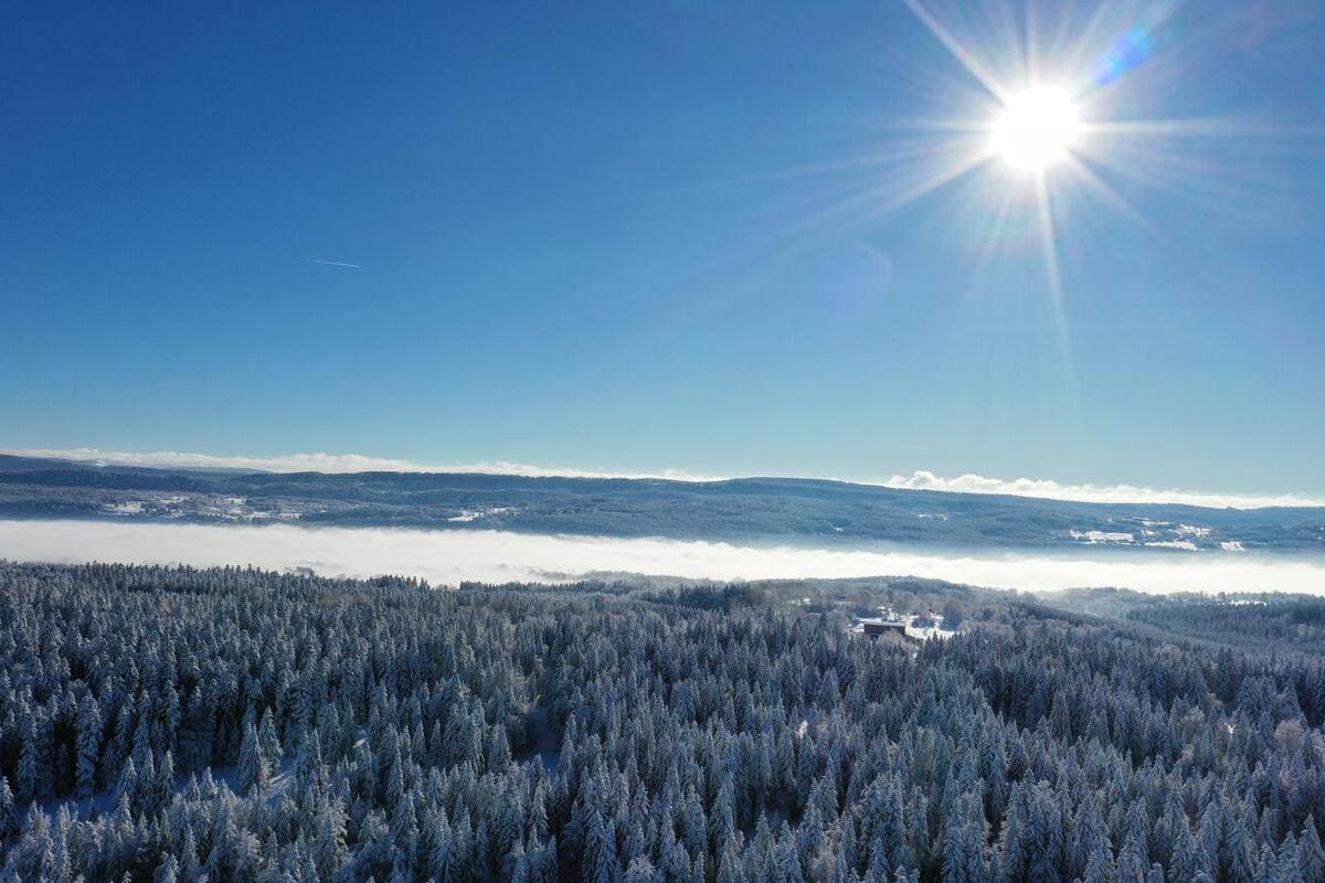 Le Saugeais enneigé : vue aérienne - novembre 2025