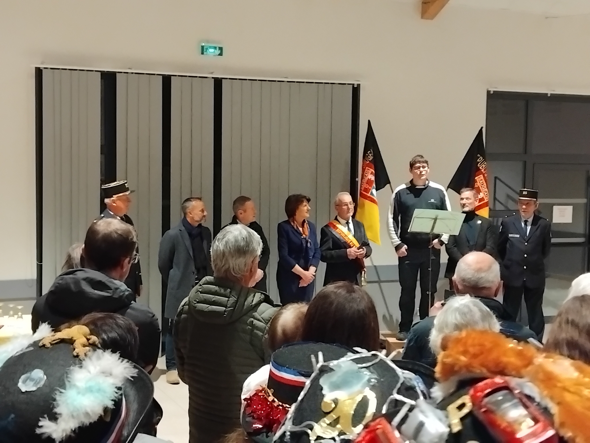 Cérémonie des vœux : Dimitri Pagnot chante la cérémonie.