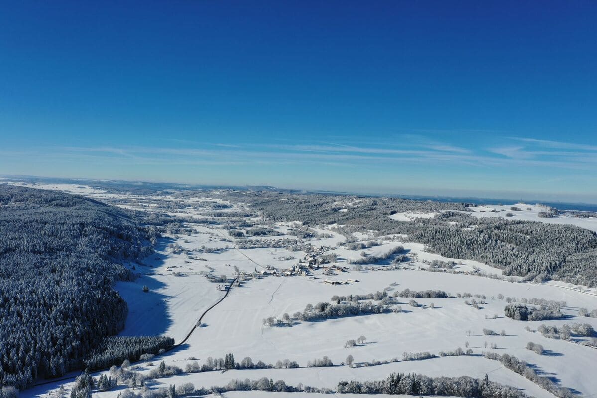 Paysage enneigé du Saugeais : La Chaux - Novembre 2025
