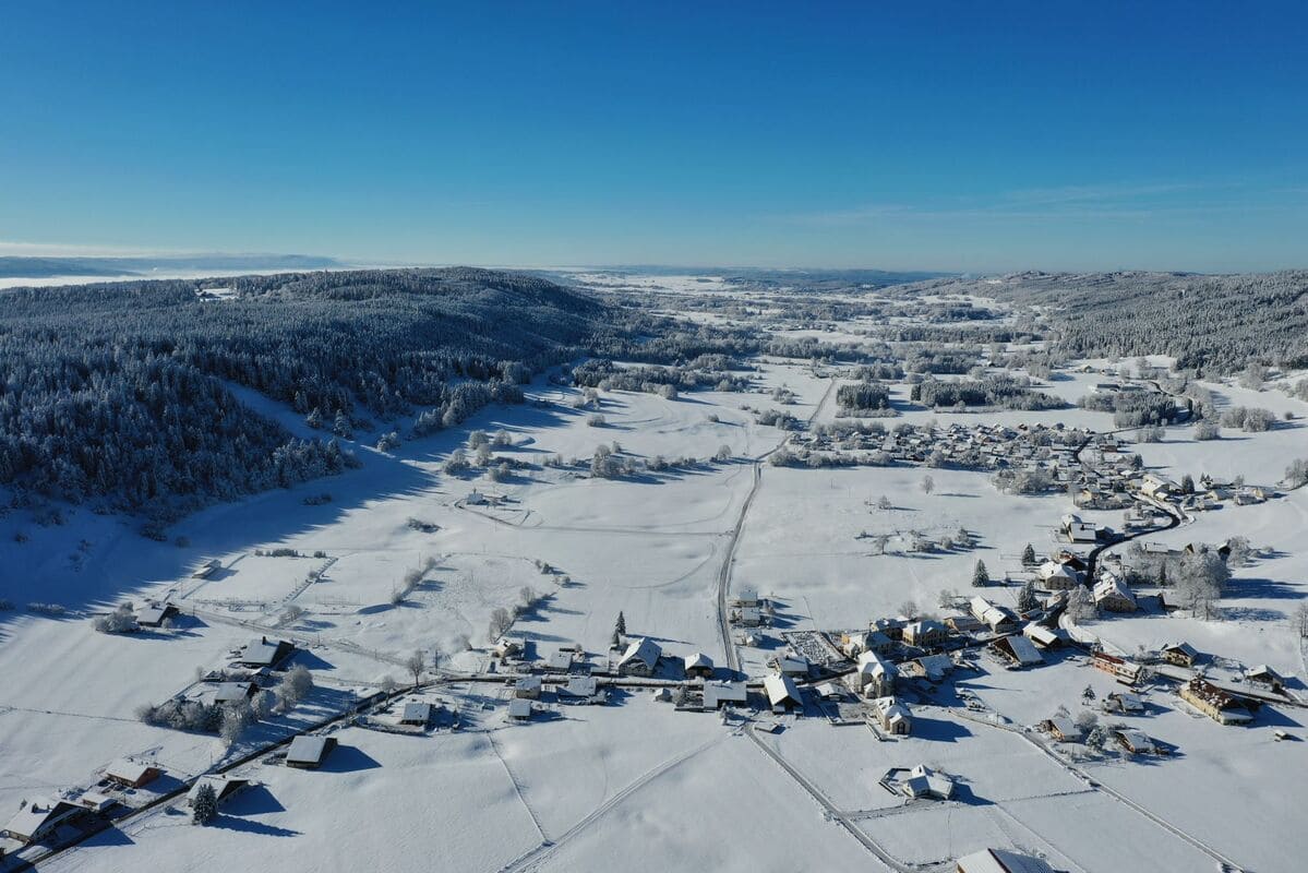 Paysage enneigé du Saugeais : La Chaux - Novembre 2025